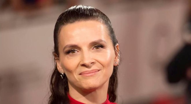 FEMME ACTUELLE - Juliette Binoche : à 54 ans, elle est toujours aussi canon et glamour !