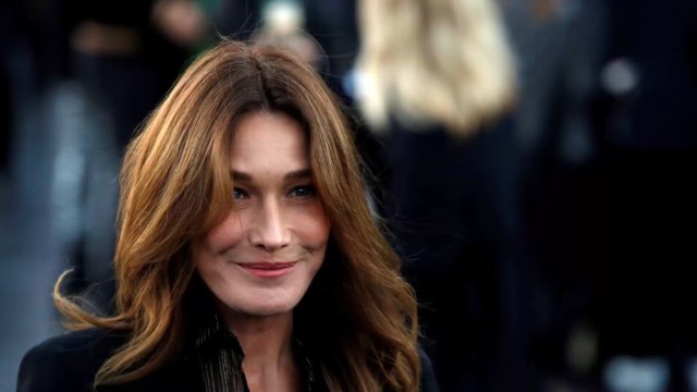 FEMME ACTUELLE - Carla Bruni : sa blague très osée sur Nicolas Sarkozy et Emmanuel Macron