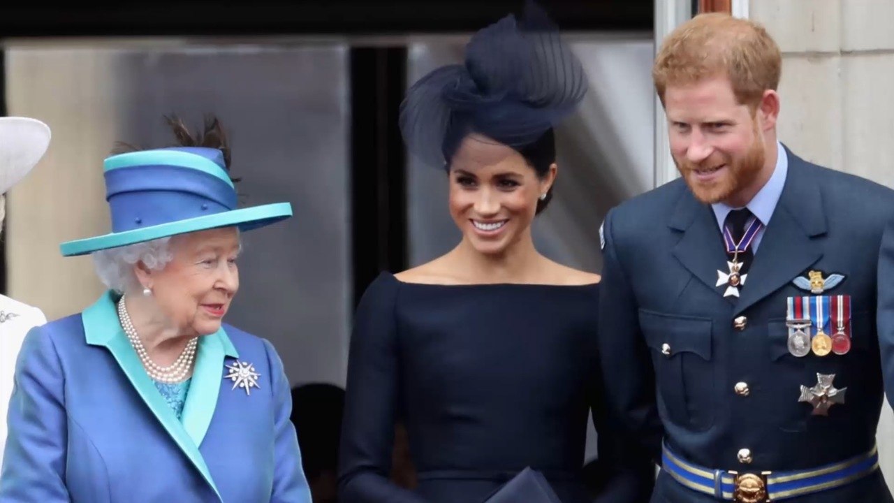 FEMME ACTUELLE - Meghan Markle enceinte : le beau cadeau que la reine Elizabeth II a offert au prince Harry