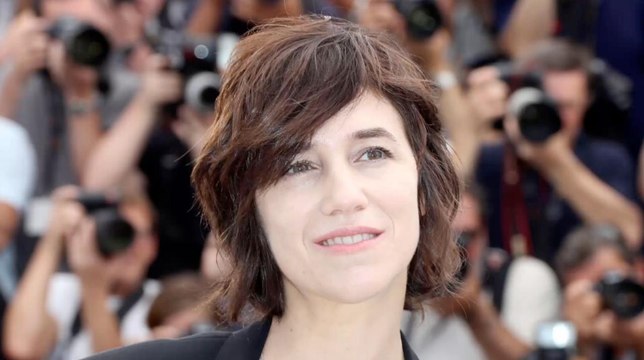 FEMME ACTUELLE - Charlotte Gainsbourg dévoile ce qui rendait fou de jalousie son père