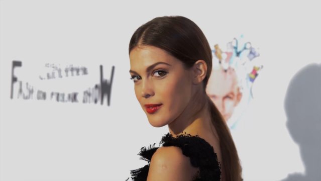 FEMME ACTUELLE - Danse avec les stars : Iris Mittenaere aperçue avec Anthony Colette en dehors des répétitions, le pas de trop pour Kev Adams ?