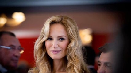 FEMME ACTUELLE - Adriana Karembeu a déjà retrouvé sa ligne ! Elle affiche un look tendance et décontracté