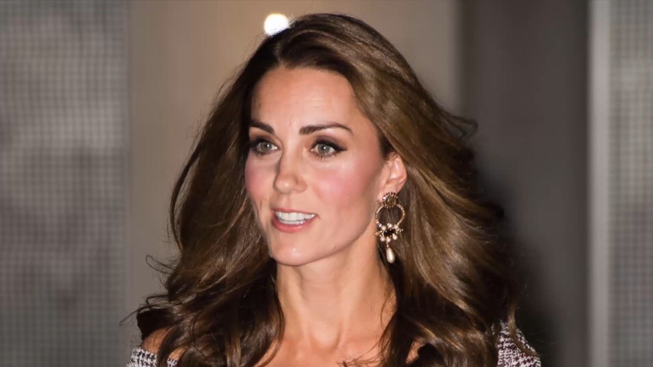 FEMME ACTUELLE - Kate Middleton : elle adopte une top tendance de la saison, et rajeunit son style !