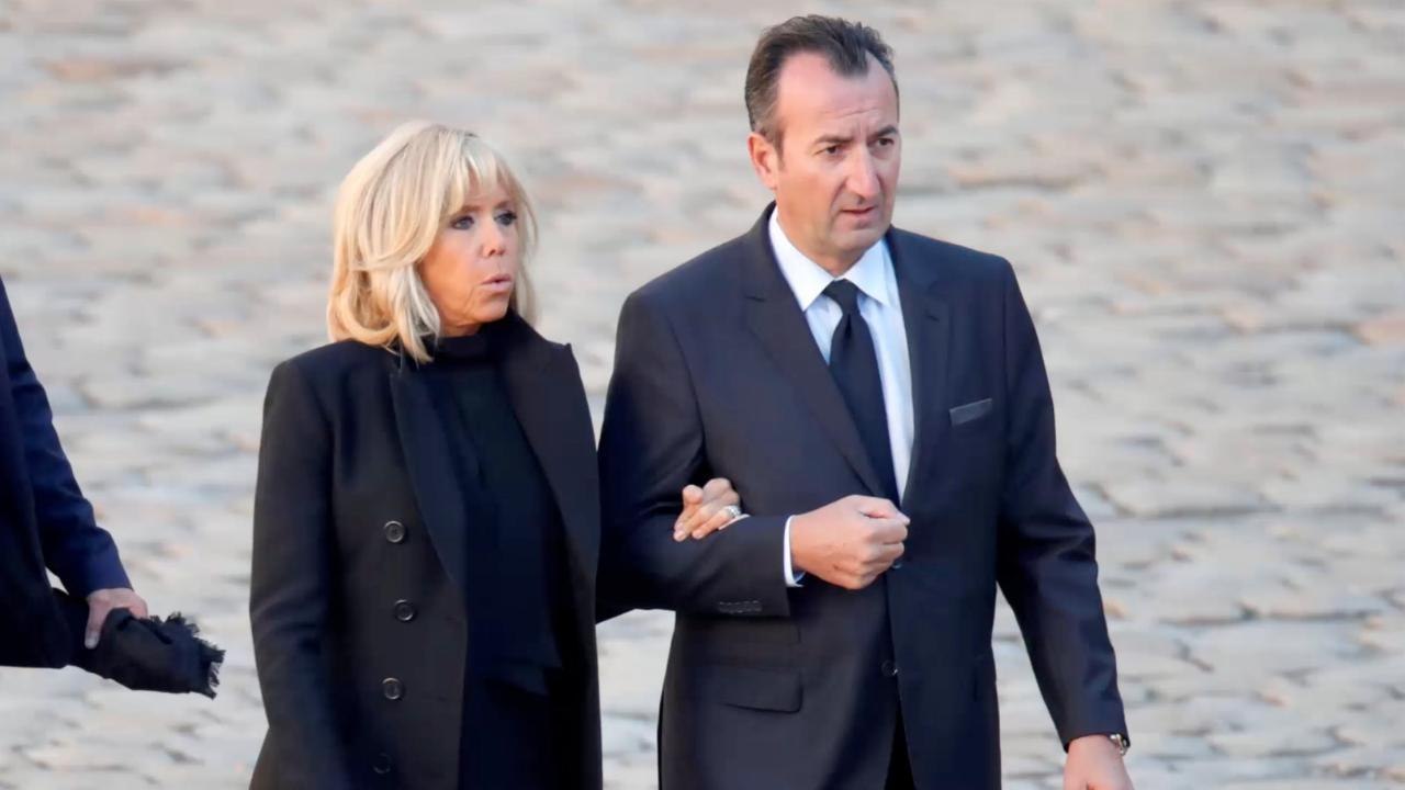 FEMME ACTUELLE - Brigitte Macron sobre et élégante pour un dernier hommage à Aznavour