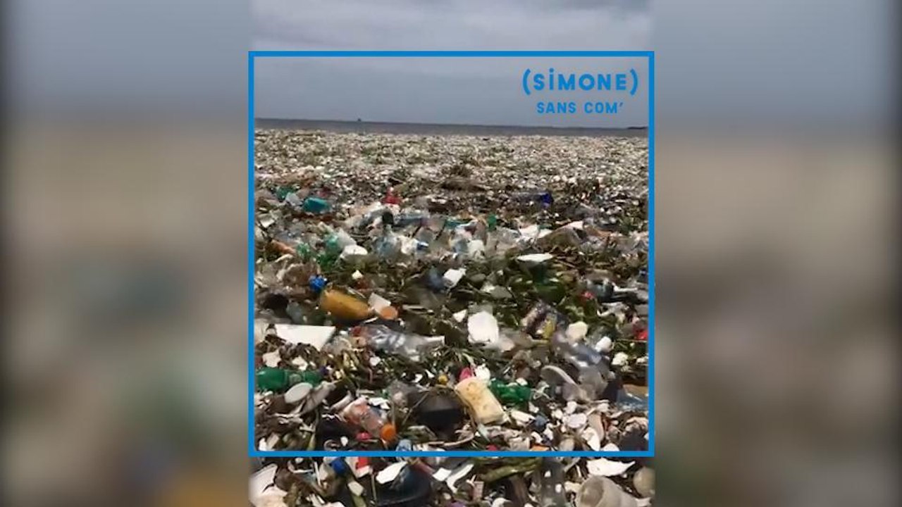 SIMONE : Un tapis de déchets sur les côtes de Santo Domingo, la capitale de la République Dominicaine
