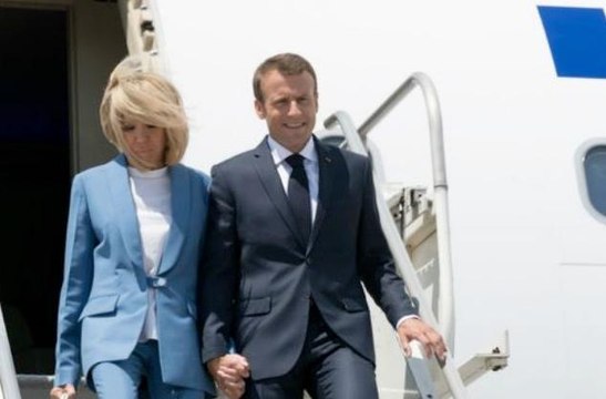 FEMME ACTUELLE - Ce qu'Emmanuel et Brigitte Macron veulent s'offrir pour les vacances