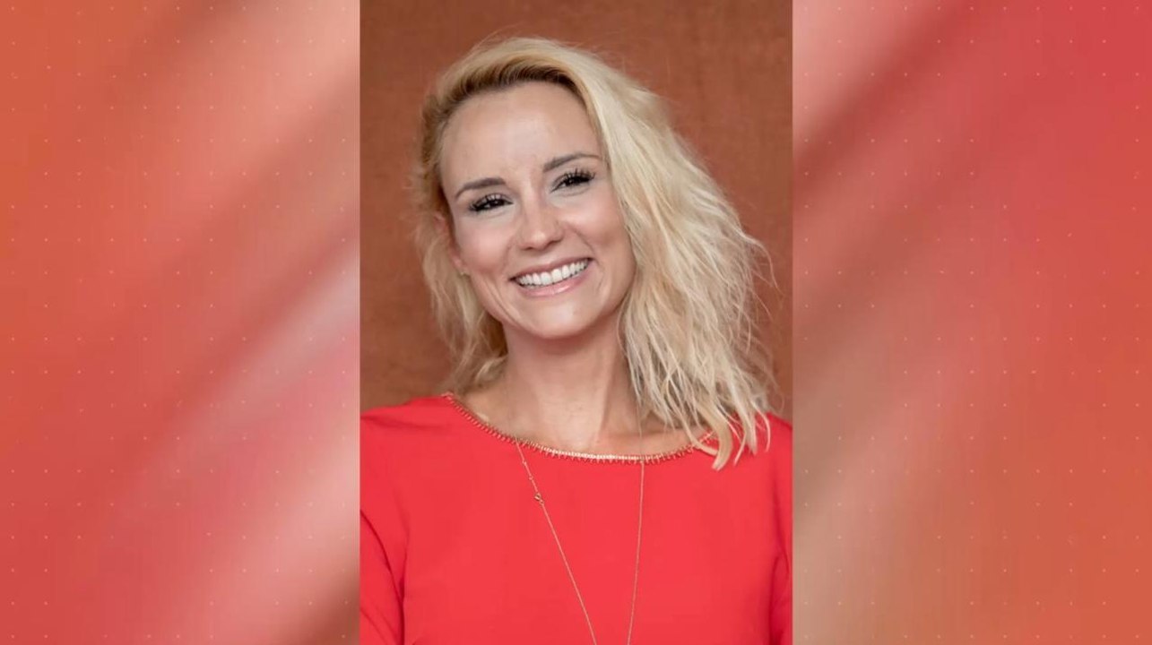 FEMME ACTUELLE - Elodie Gossuin partage un tendre moment avec son mari et ses enfants