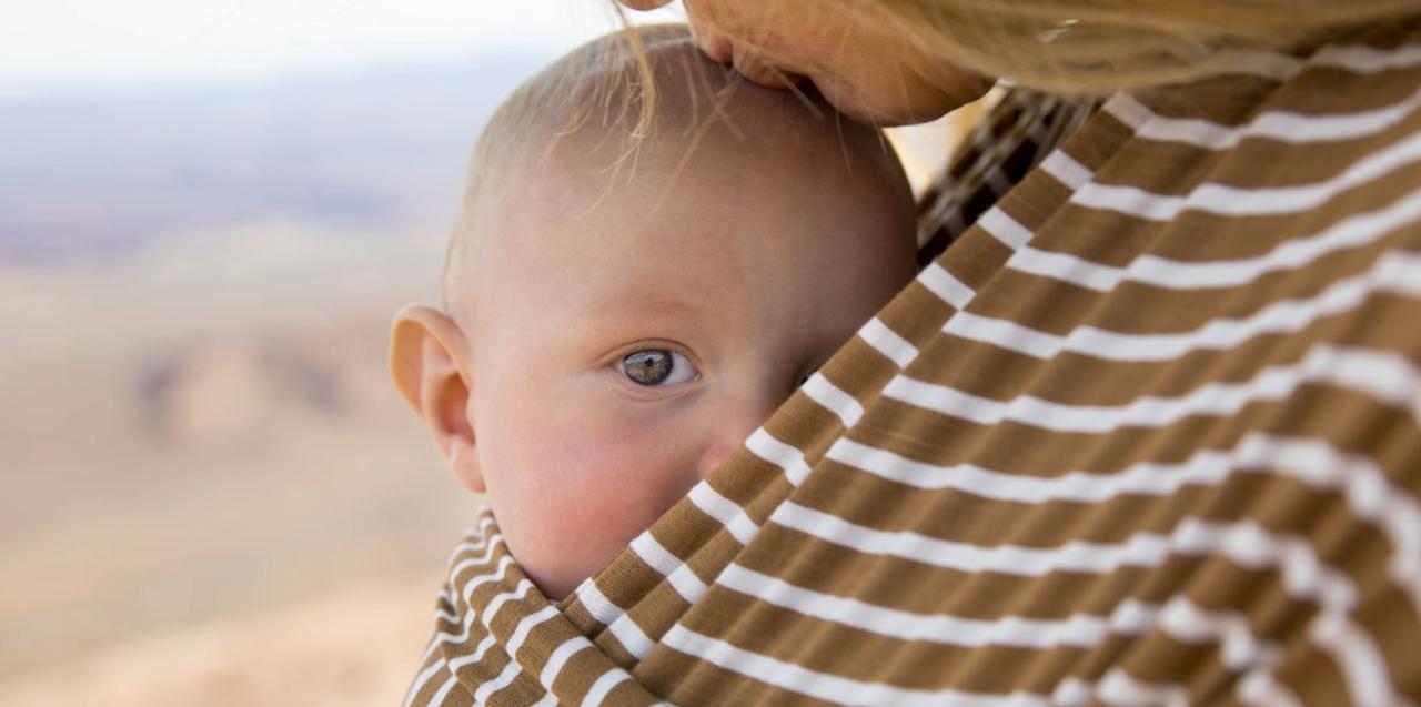 Canicule : pourquoi les écharpes de portage sont dangereuses pour les bébés  : Femme Actuelle Le MAG