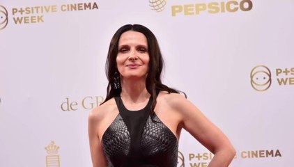 FEMME ACTUELLE - Photo : Juliette Binoche devient rousse et elle est magnifique