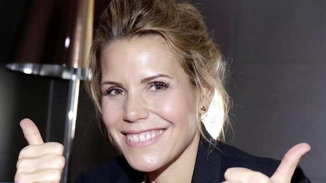 FEMME ACTUELLE - Laura Tenoudji, sublime en robe bustier, elle fait un pied de nez aux critiques