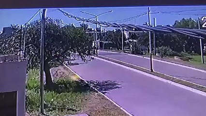 Acoso sexual: iba en moto y le tocó la cola