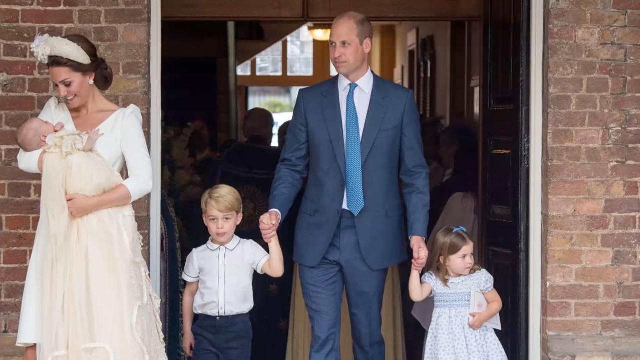 FEMME ACTUELLE - George, Charlotte, Meghan Markle, Harry… Tous réunis au baptême du prince Louis