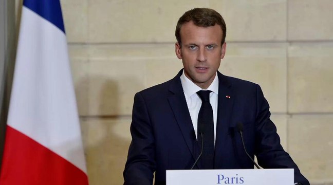 FEMME ACTUELLE - Emmanuel Macron recadre sèchement un adolescent un peu trop familier