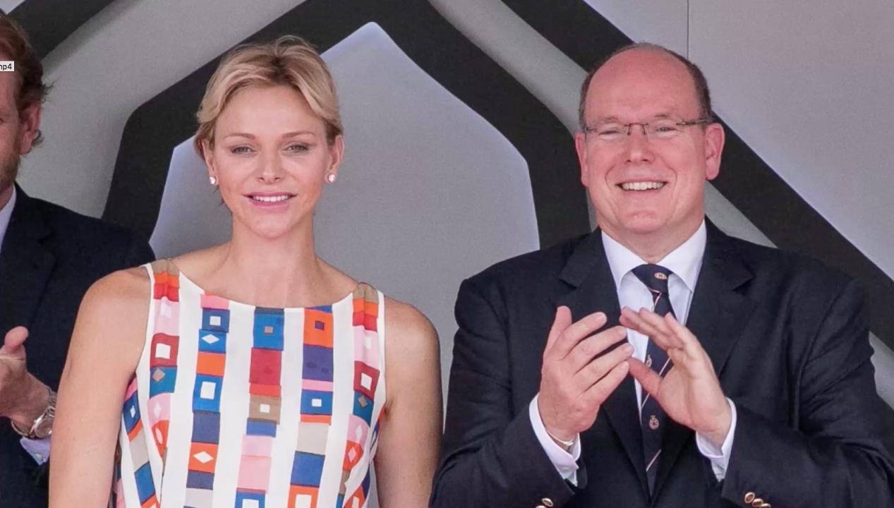 FEMME ACTUELLE - Charlène de Monaco se lâche sur le podium du Grand Prix de Monaco