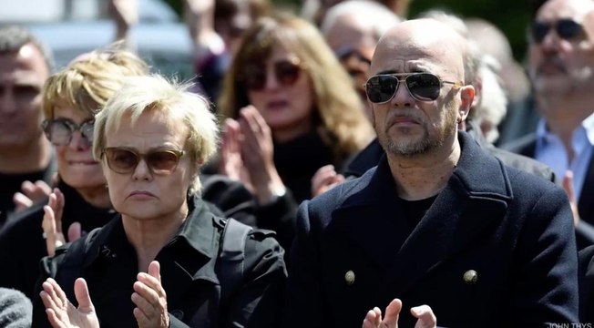 FEMME ACTUELLE - Zazie, Pascal Obispo, Muriel Robin... Tous émus aux funérailles de Maurane