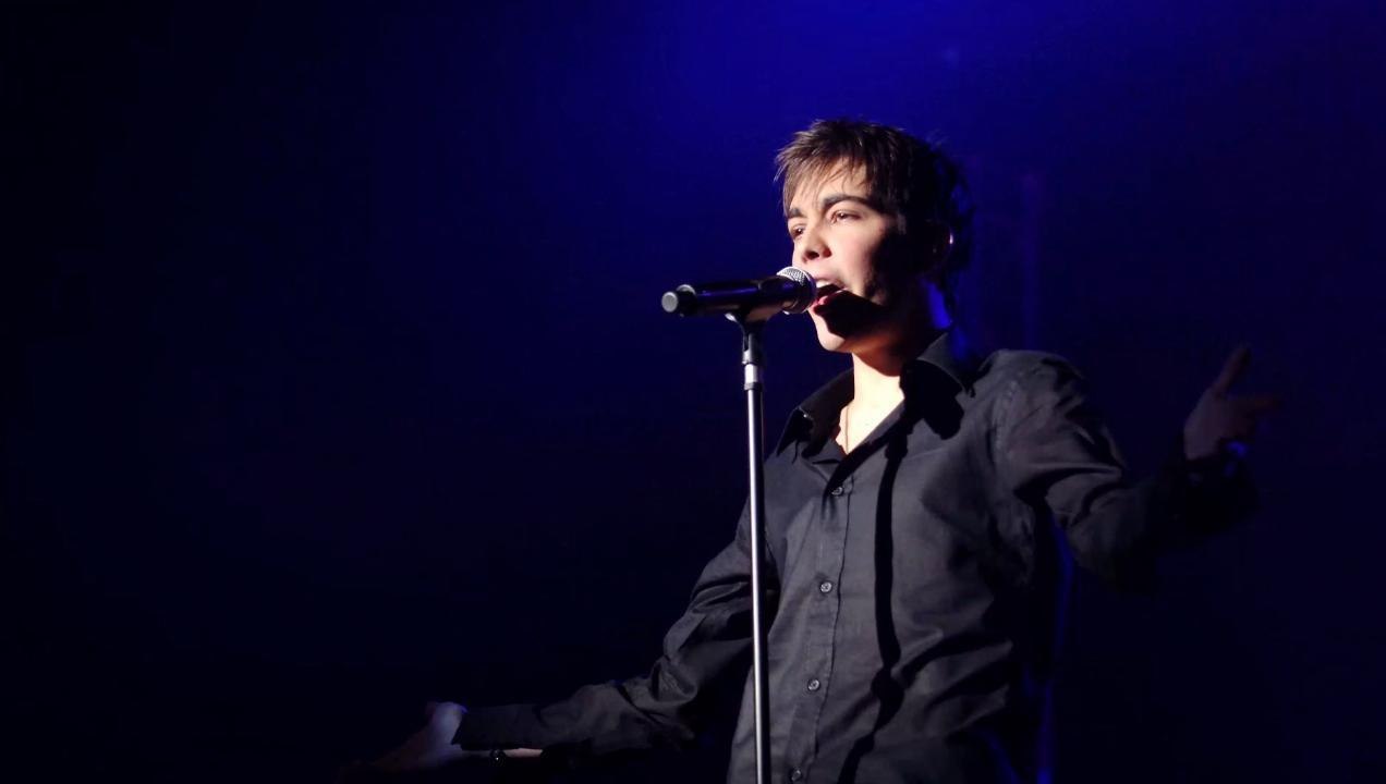 FEMME ACTUELLE - Grégory Lemarchal : 11 ans après sa mort, Nikos Aliagas lui rend un vibrant hommage