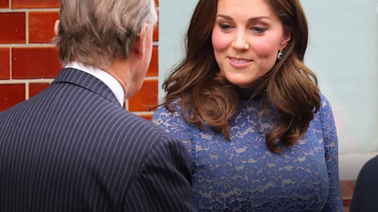 FEMME ACTUELLE - Kate Middleton ose la robe en dentelle qui souligne la poitrine