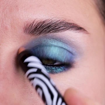 FEMME ACTUELLE : le maquillage des yeux verts pour les fêtes