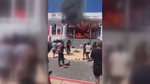 Avustralya'da protestocular Canberra'daki eski Parlamento Binası'nı ateşe verdi