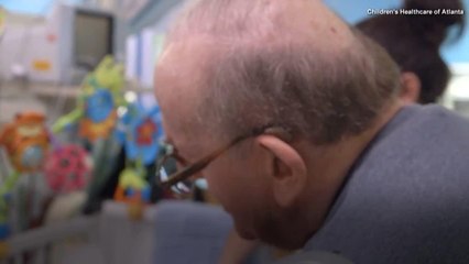 FEMME ACTUELLE - Le grand-père qui fait craquer les Américains