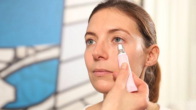 Pourquoi A T On Les Yeux Gonfles Le Matin Nos Astuces Pour Y Remedier Femme Actuelle Le Mag