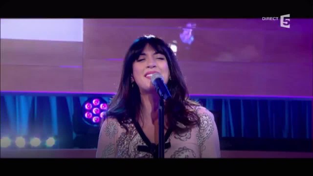 FEMME ACTUELLE - Nolwenn Leroy enceinte et radieuse dans C à vous
