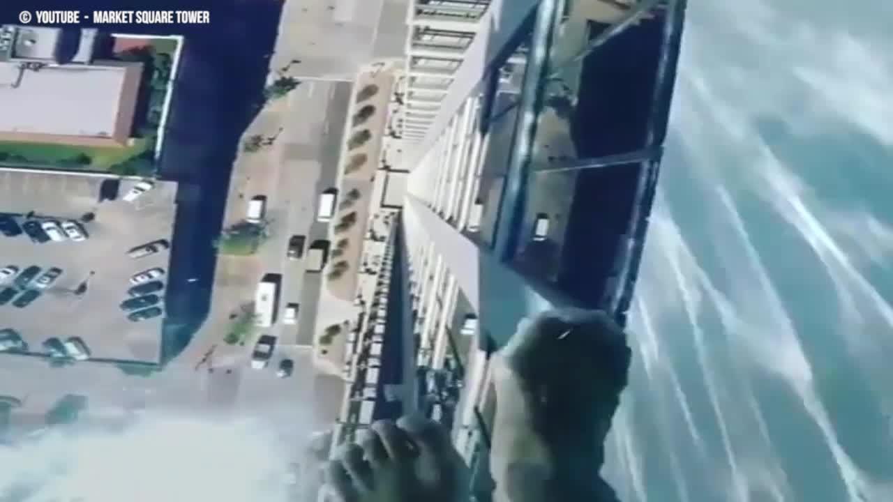 FEMME ACTUELLE - Une piscine suspendue dans le vide qui donne le vertige