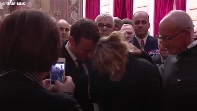 FEMME ACTUELLE - Emmanuel Macron: qui est cette femme qui a éclaté en sanglots dans ses bras ?