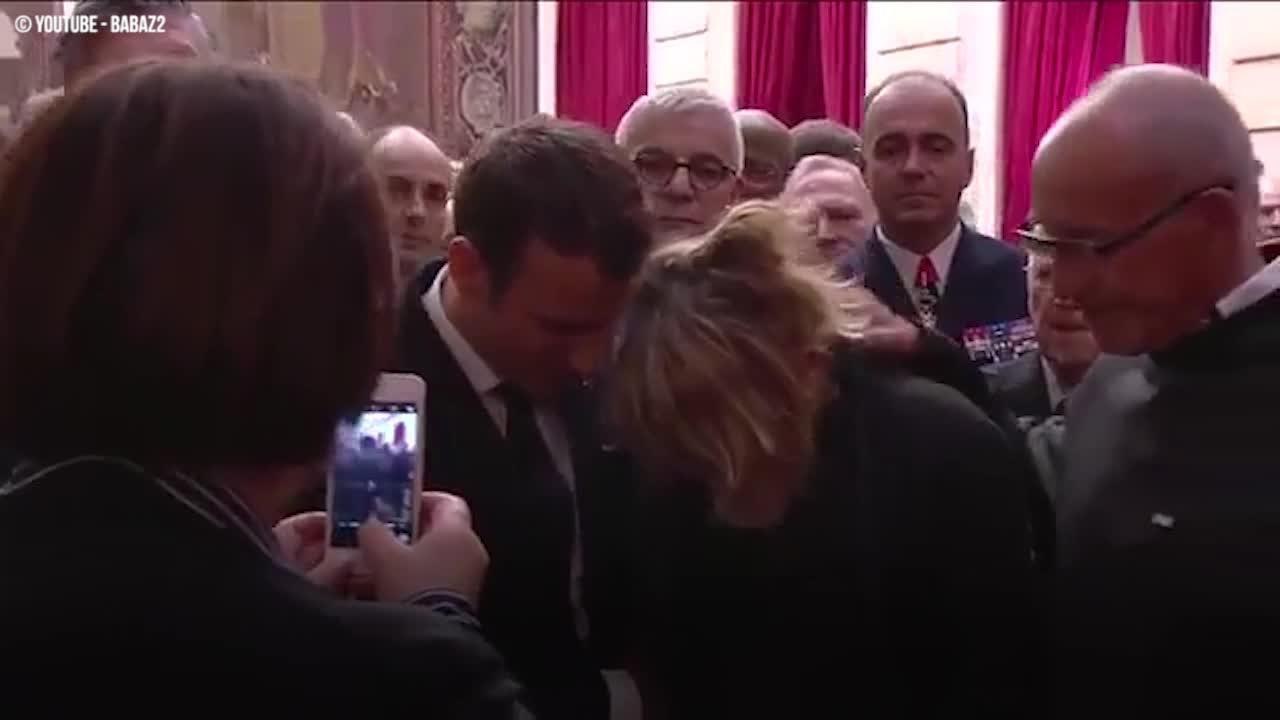FEMME ACTUELLE - Emmanuel Macron: qui est cette femme qui a éclaté en sanglots dans ses bras ?