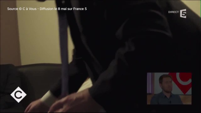 FEMME ACTUELLE - Emmanuel Macron se fait gronder par son épouse Brigitte Macron