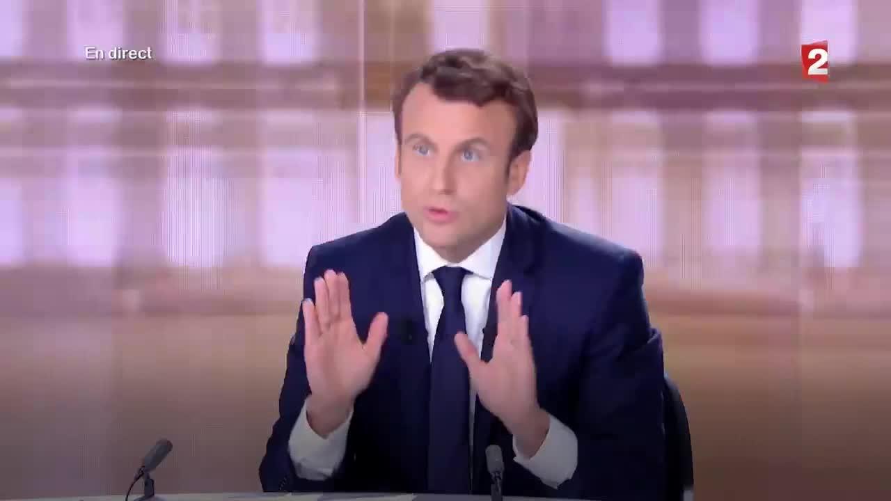 Pourquoi Emmanuel Macron porte-t-il deux alliances ? : Femme Actuelle Le MAG