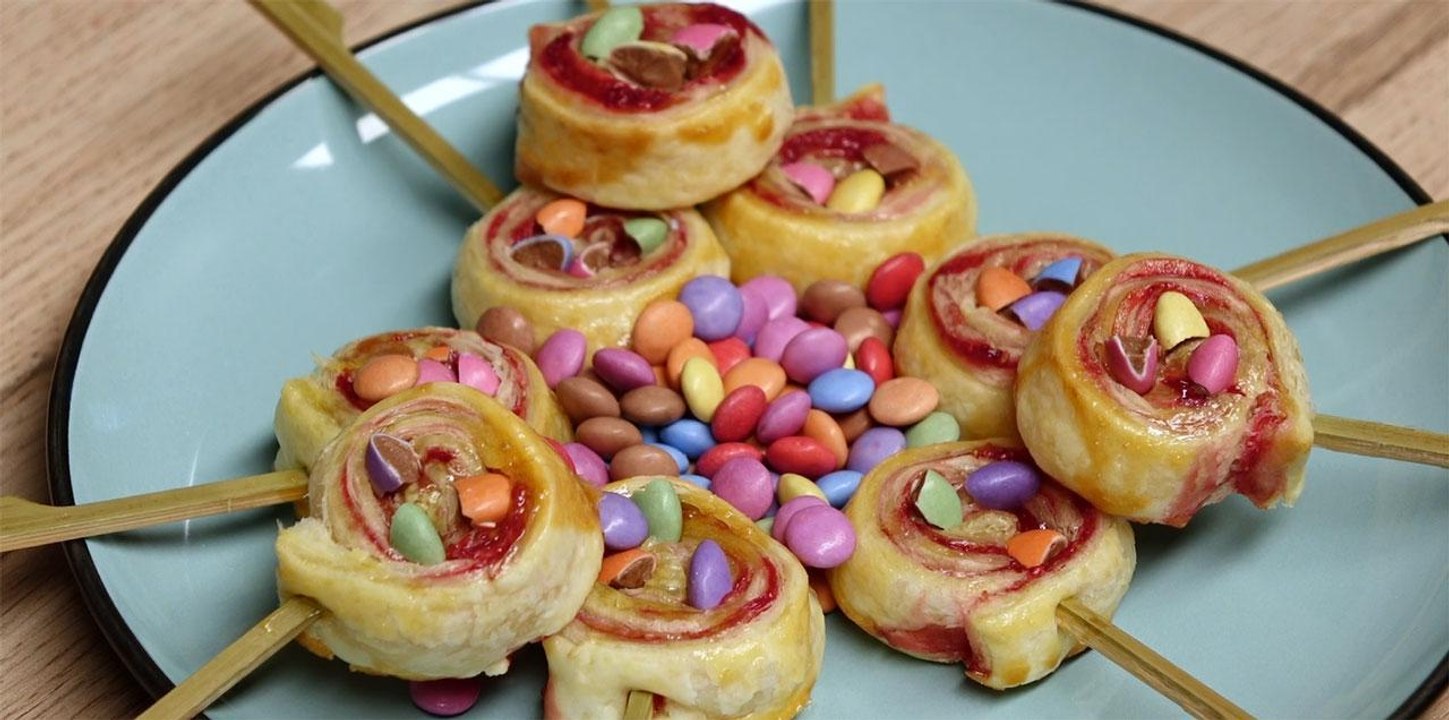 Comment préparer des sucettes feuilletées aux Smarties