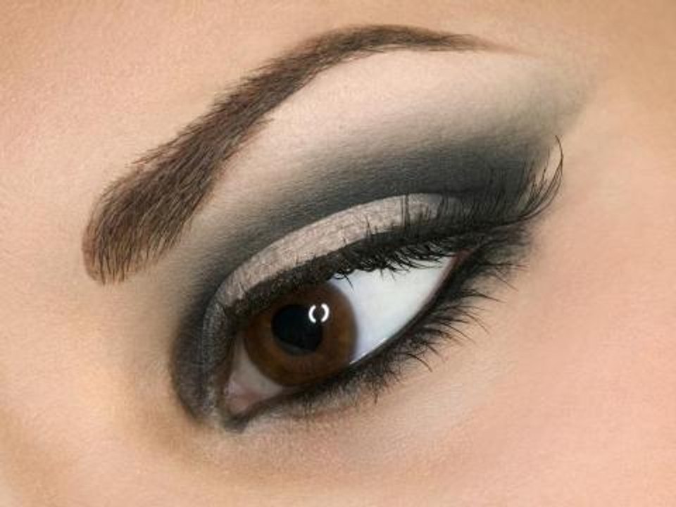 Tutoriel maquillage : appliquer une ombre à paupières