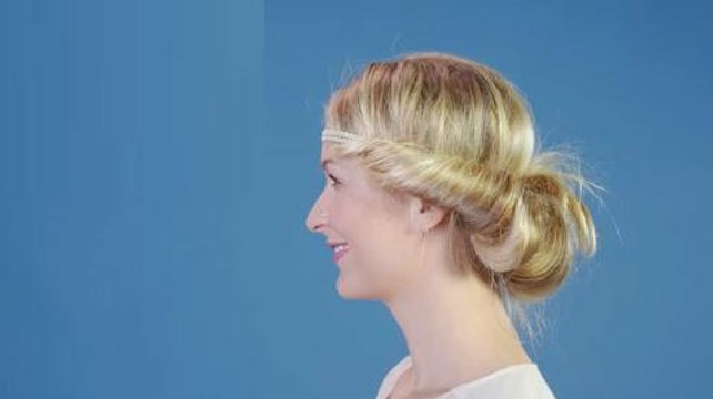 Tutoriel coiffure : le chignon bohème avec un headband (vidéo)