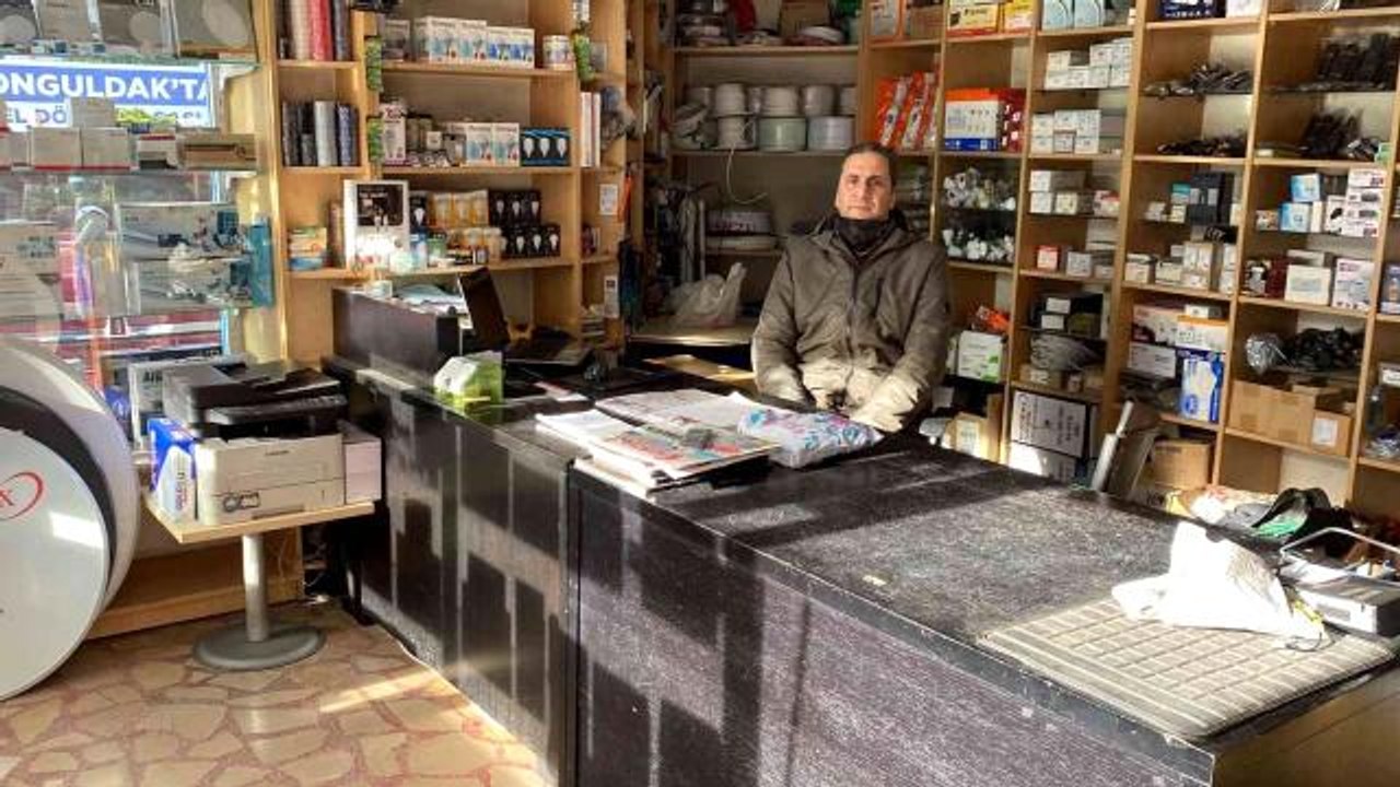 Borcunu ödemek için girdiği dükkanda kriz geçirdi, o anlar güvenlik kamerasında