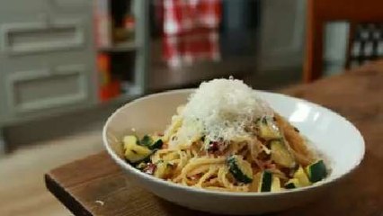 Pâtes carbonara aux courgettes en vidéo