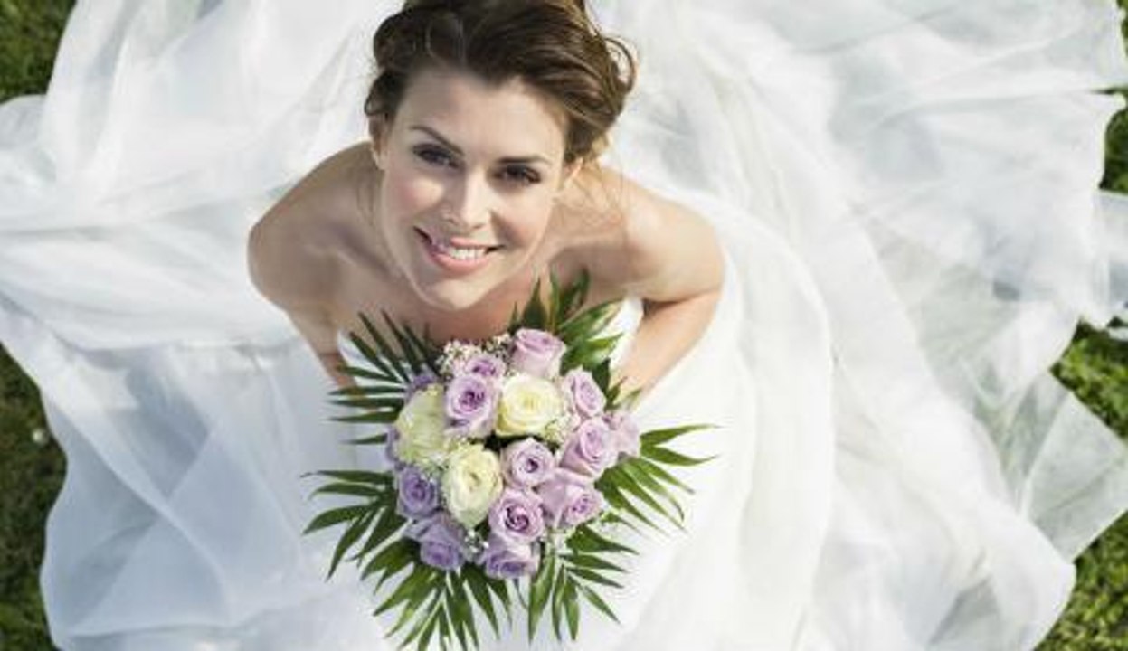 Vidéo : comment bien choisir la couleur de ma robe de mariée ?