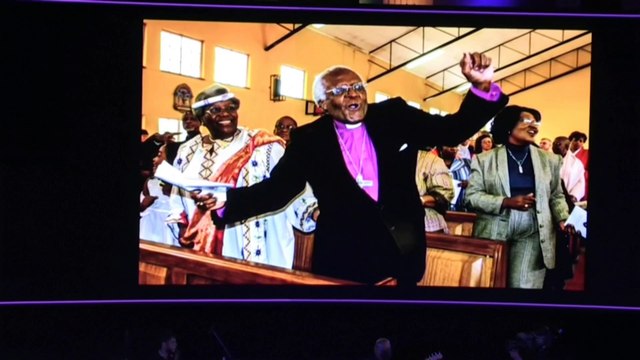 Colorido homenaje al defensor de la libertad Desmond Tutu en Sudáfrica