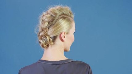 Tutoriel coiffure : la crête tressée (vidéo)