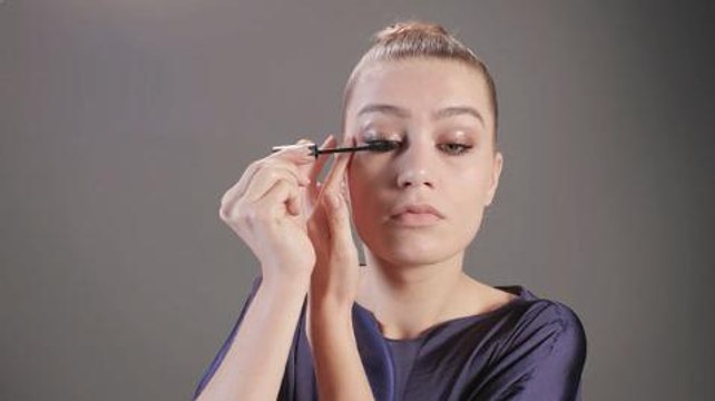 Tutoriel maquillage : le regard glossy (vidéo)