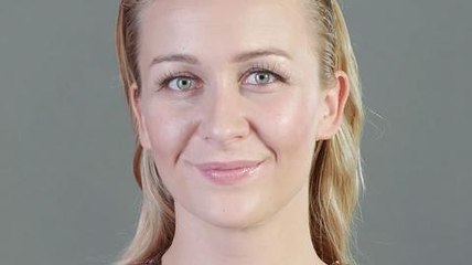 Comment poser des faux cils ? (vidéo)