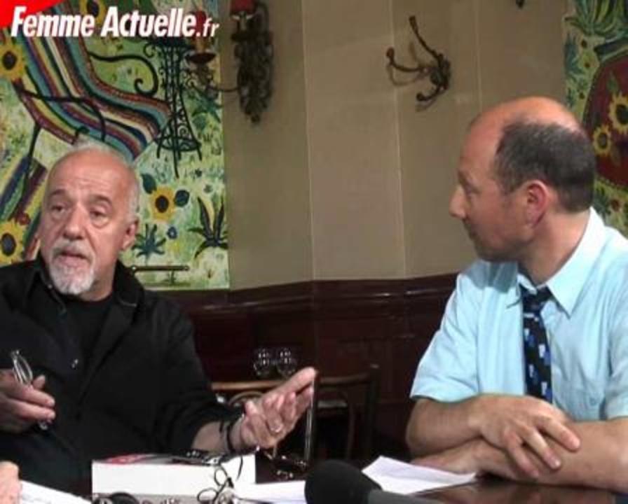 Rencontre entre Paulo Coelho et le gagnant du prix littéraire Femme Actuelle