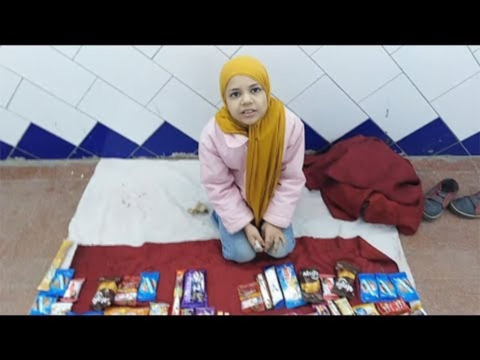 ابتسام صوت ملائكي عمره 9 سنوات يبيع الحلوى بالش...