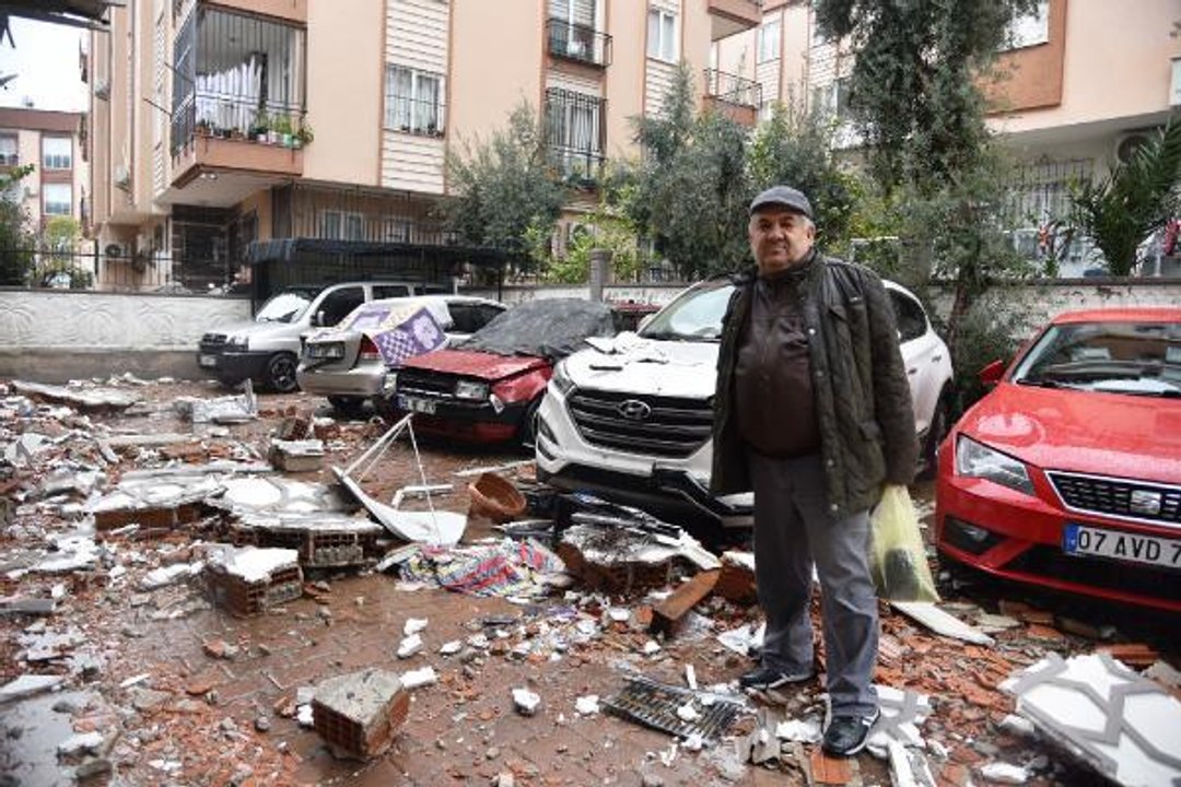 UÇAN ÇATI VE KLİMA ÜNİTELERİ 5 ARACA HASAR VERDİ - YENİDEN ...