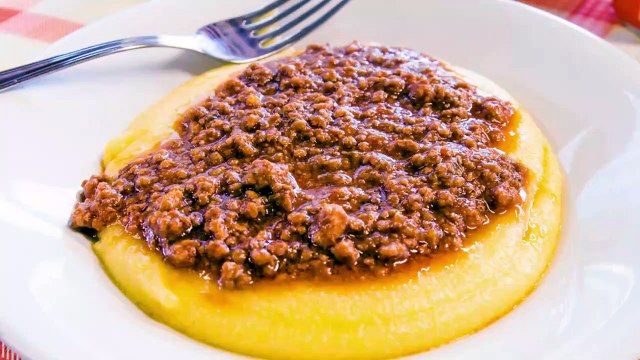 Polenta cremosa ao molho