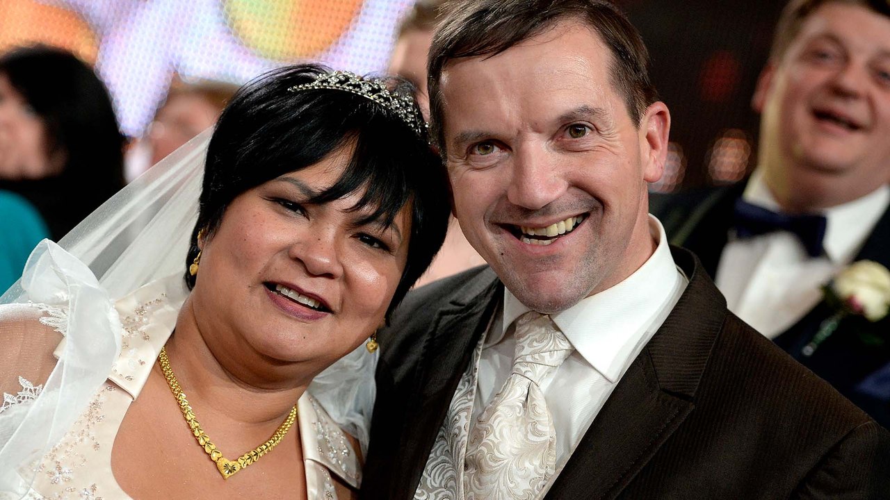 Schwerer corona-verlauf: narumol in großer sorge um bauer josef