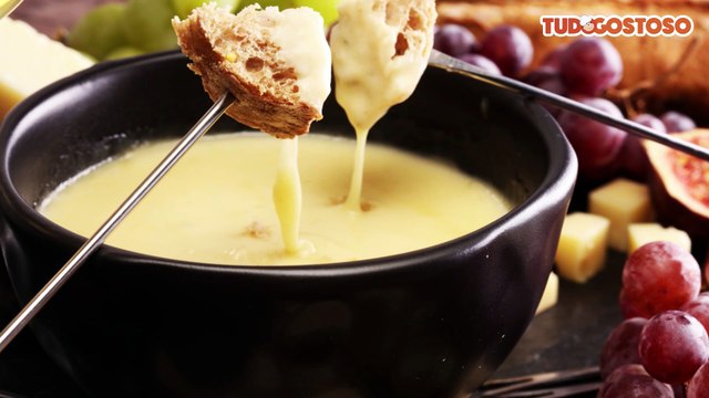 Fondue de queijo fácil e delicioso