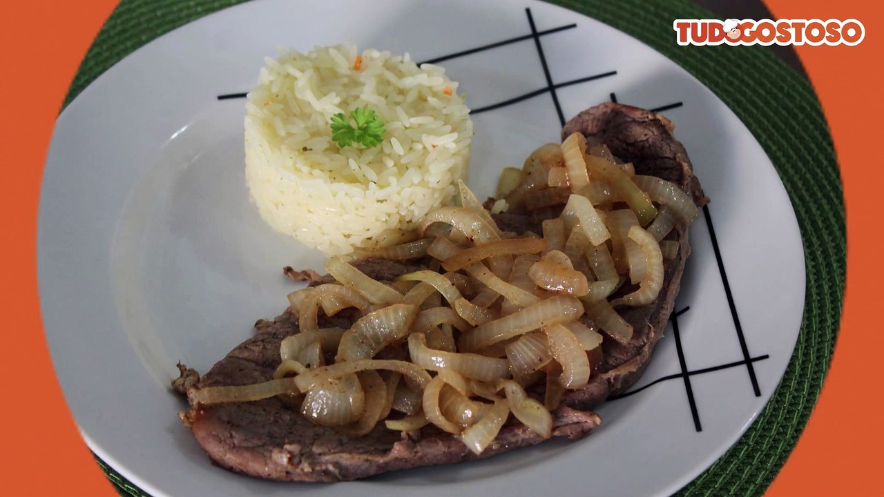 Bife acebolado