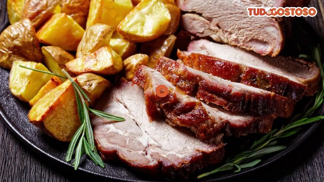 Paleta suína com batata ao forno