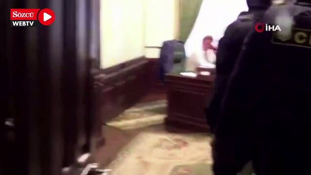 Rus Belediye Başkanı çalışırken gözaltına alındı